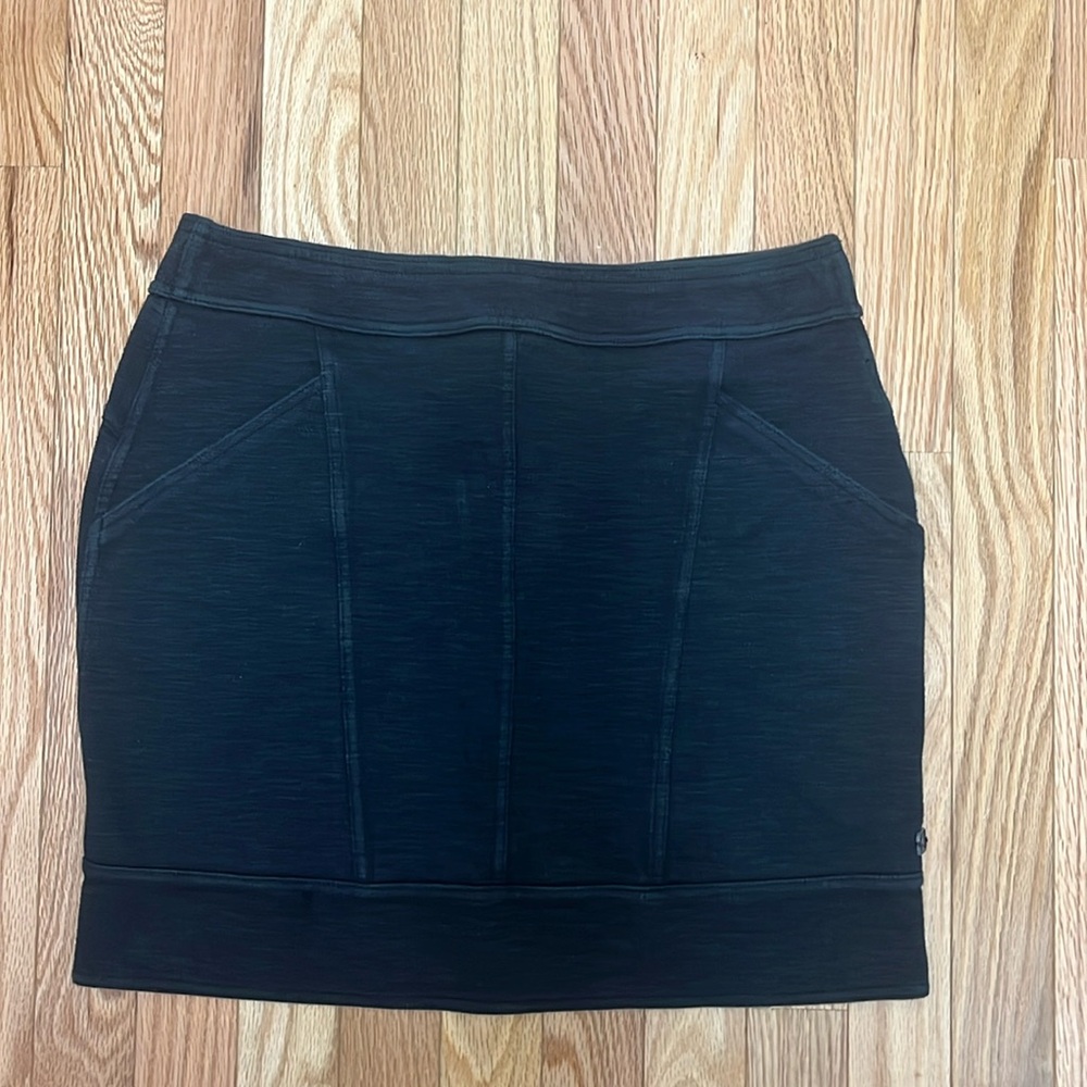 Eastern Mountain Sports Black Pull on Skirt Medium